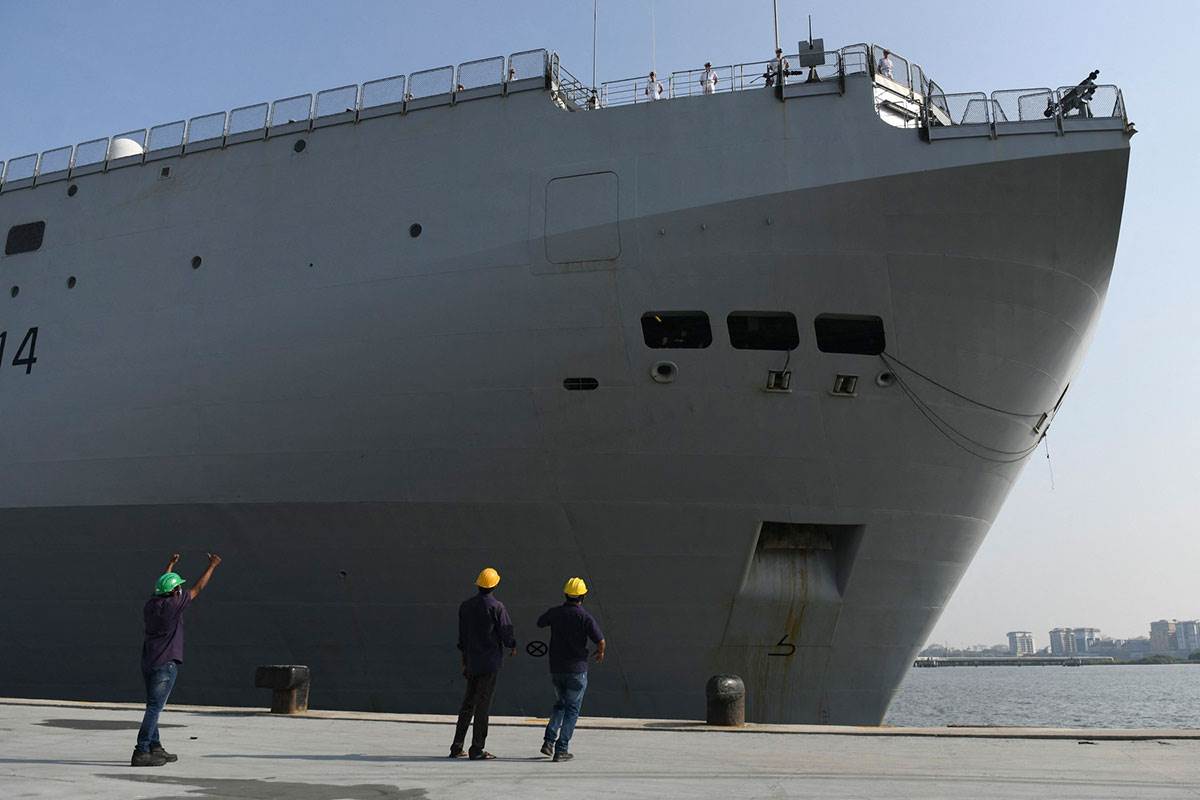 Amfibijski nosač helikoptera (AHC)  (5).jpg