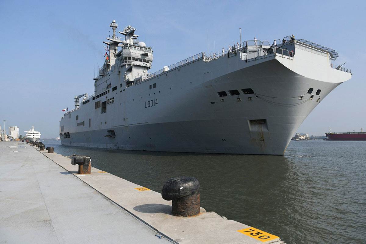 Amfibijski nosač helikoptera (AHC)  (1).jpg