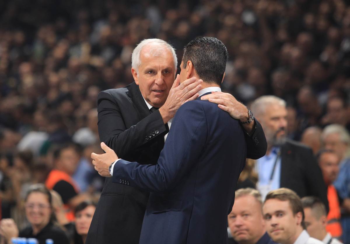 Željko Obradović i Janis Sferopulos u razgovoru tokom derbija