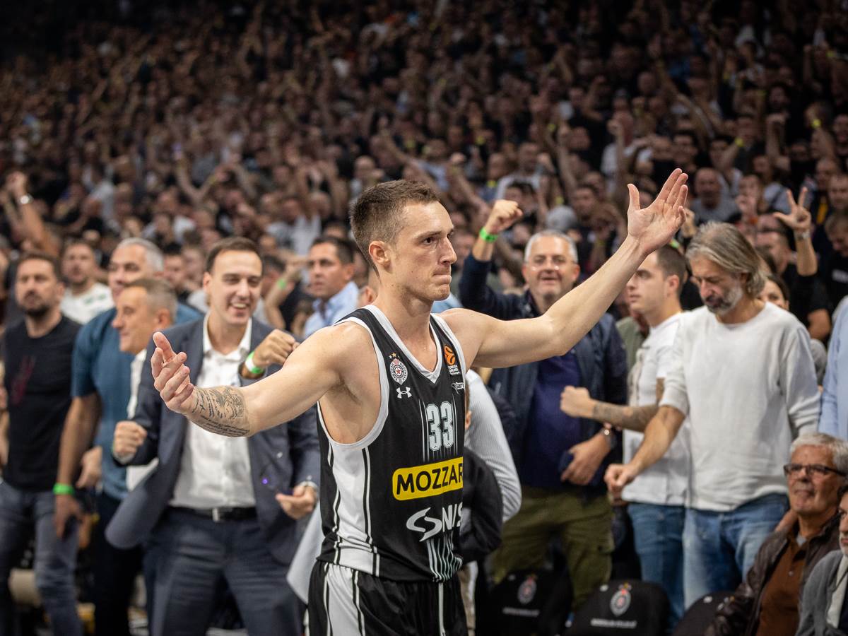 Partizan Zvezda Derbi Kosarka (23 of 36).jpg