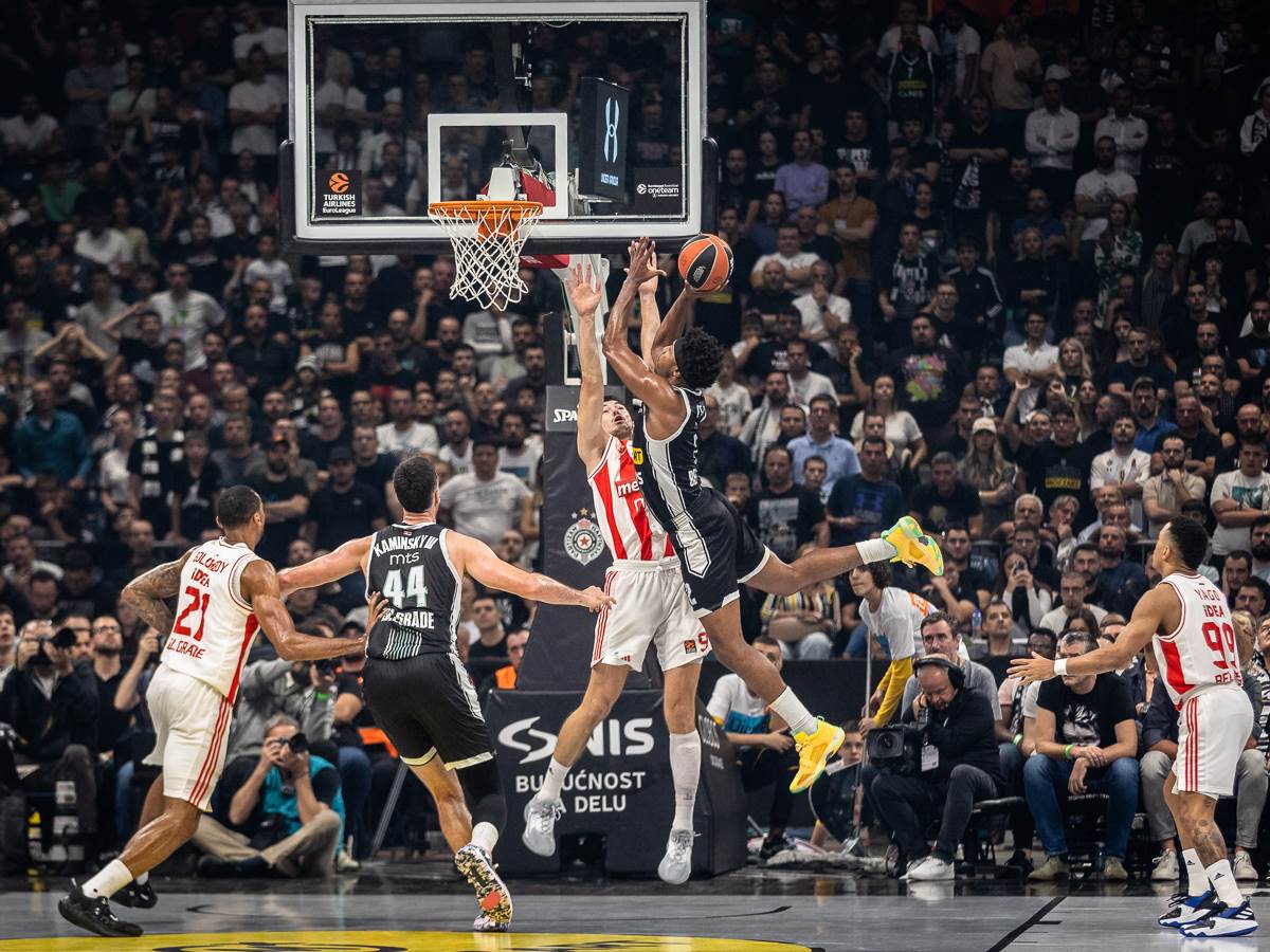 Partizan Zvezda Derbi Kosarka (25 of 36).jpg