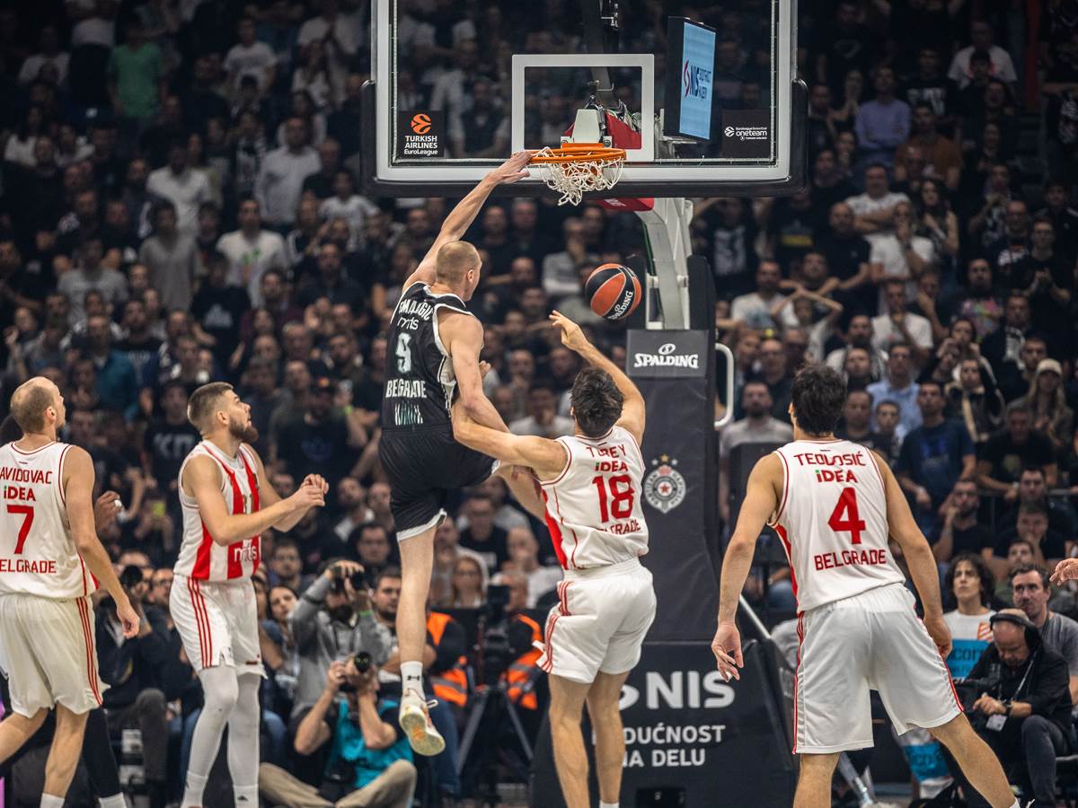 Partizan Zvezda Derbi Kosarka (26 of 36).jpg