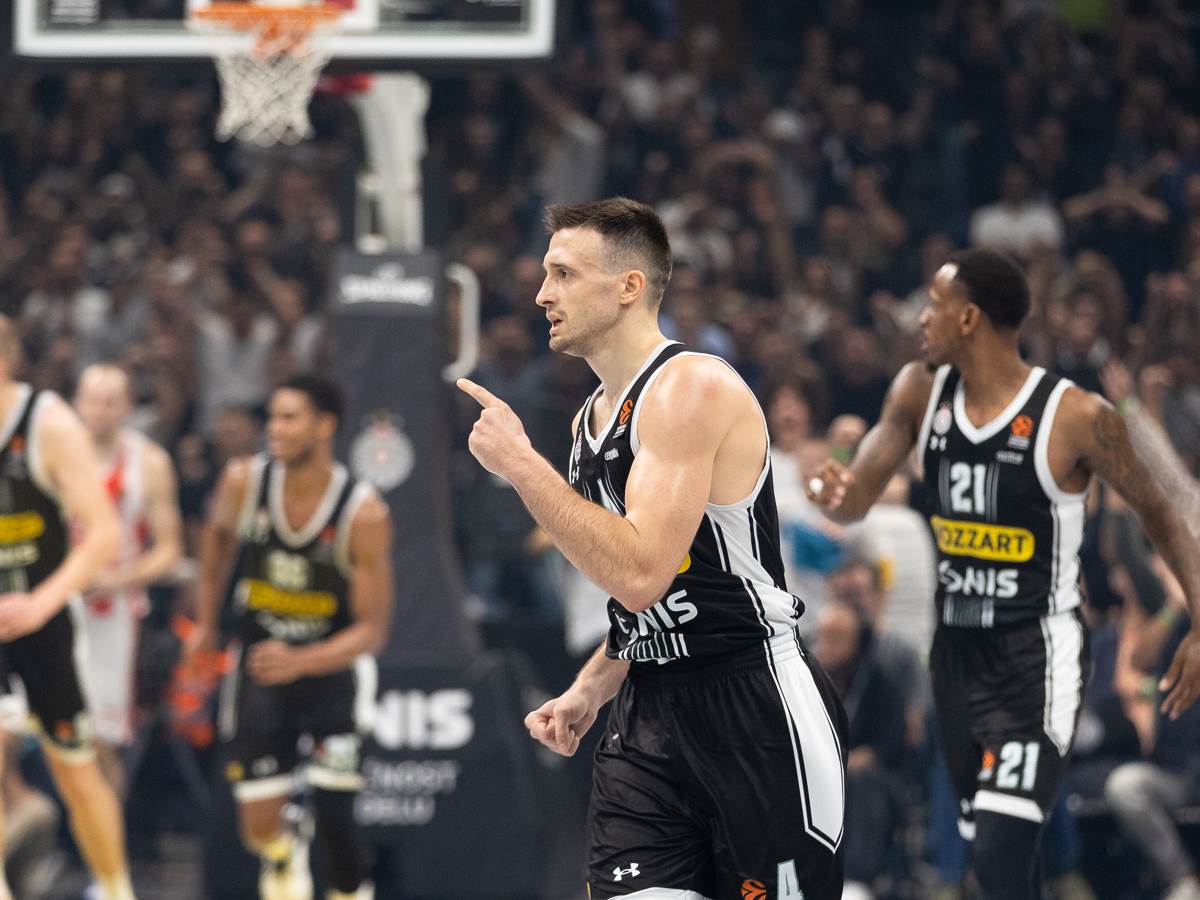 Partizan Zvezda Derbi Kosarka (28 of 36).jpg