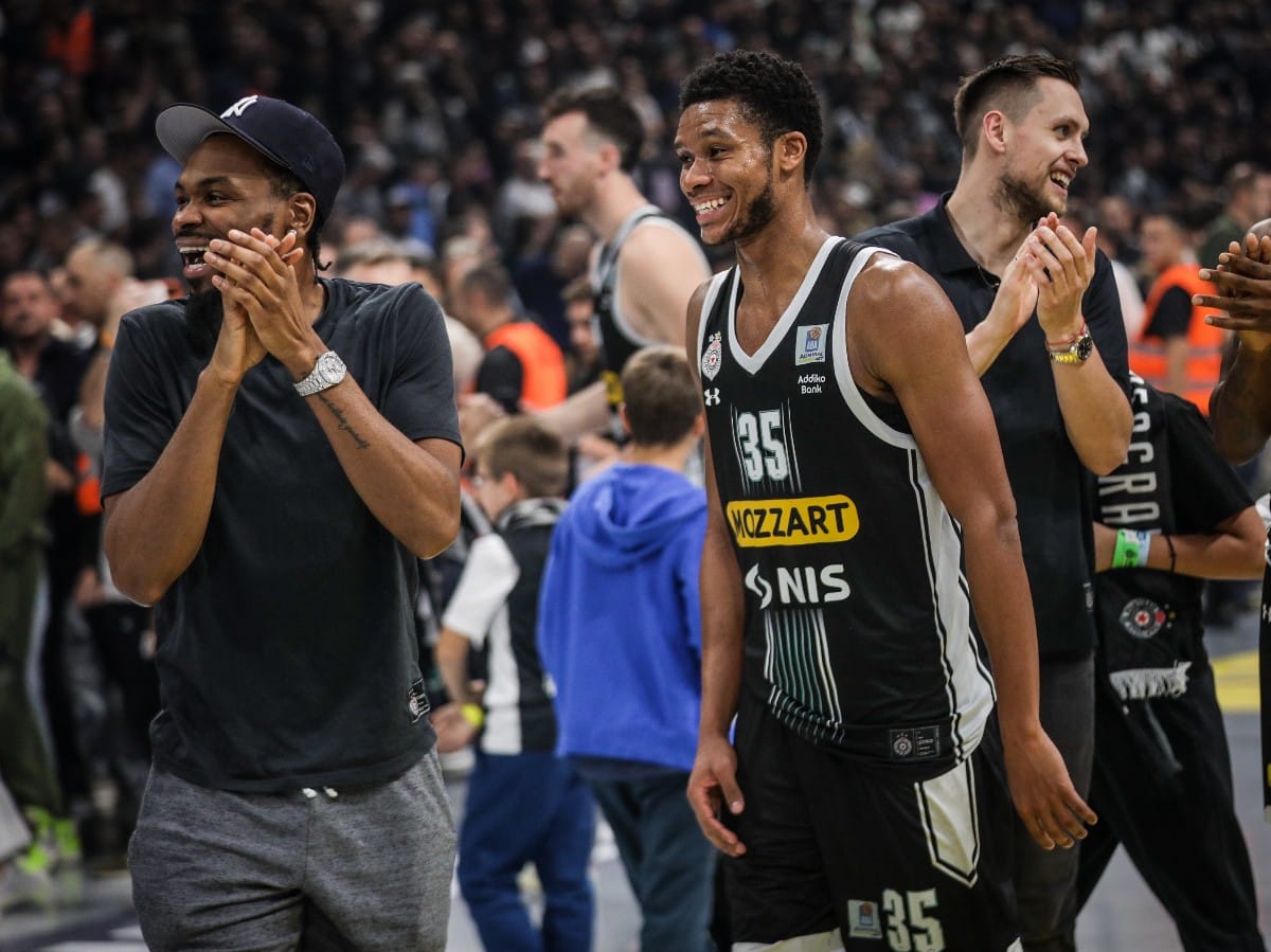 Partizan slavlje (3).jpg