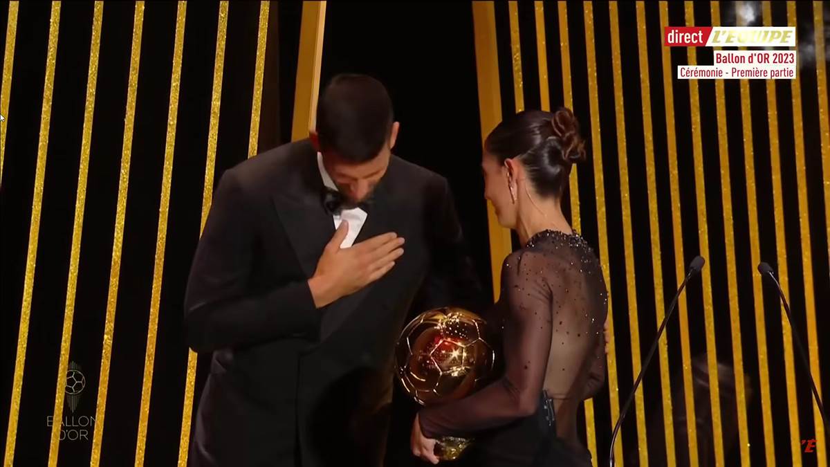 novak i fudbalerka.jpg