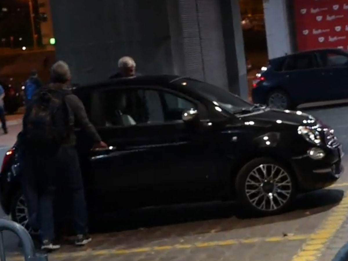 Željko Obradović vozi auto (4).jpg