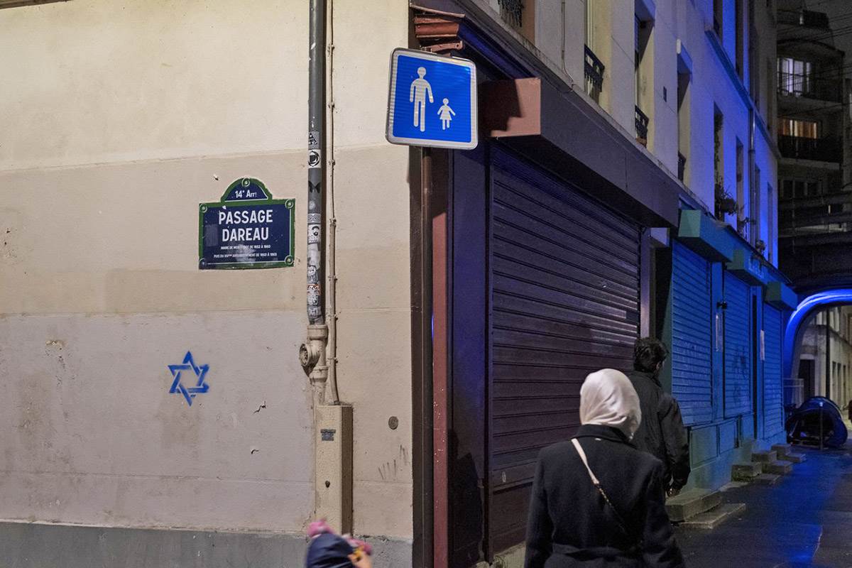 Pariz grafiti (1).jpg