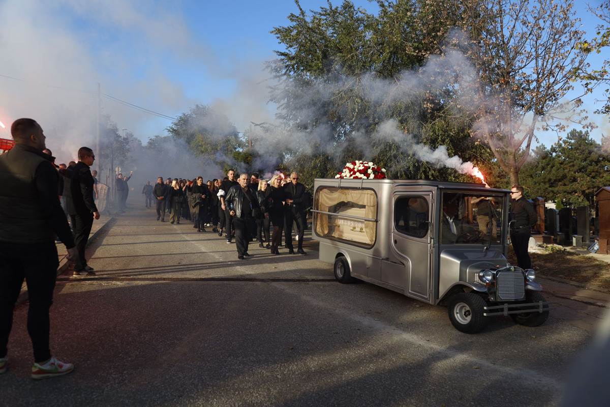 Aleksandar Kodić ispraćen bakljama  (5).jpg