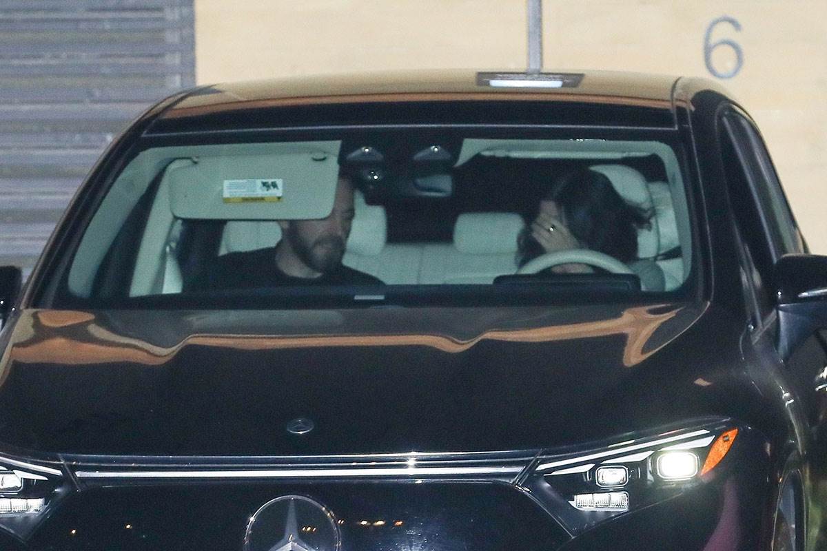 KORTNI KOKS VIĐENA PRVI PUT U JAVNOSTI OD SMRTI METJUA PERIJA (3).jpg