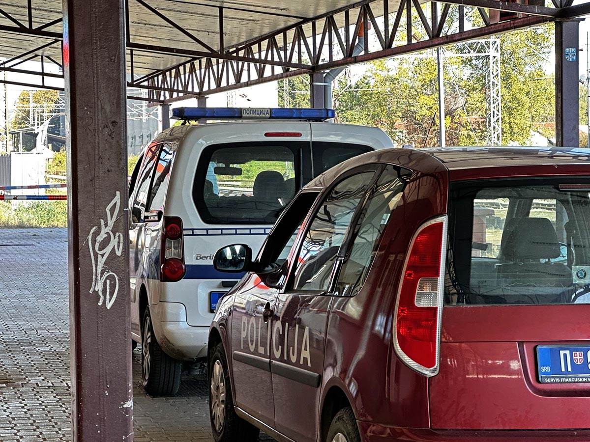 Muškarac se razneo bombom na Železničkoj stanici u Čačku (3).jpg