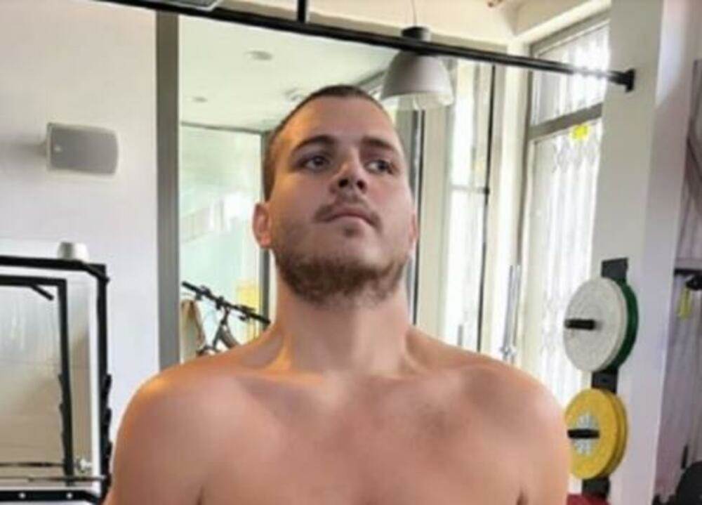 Viktor Živojinović u teretani