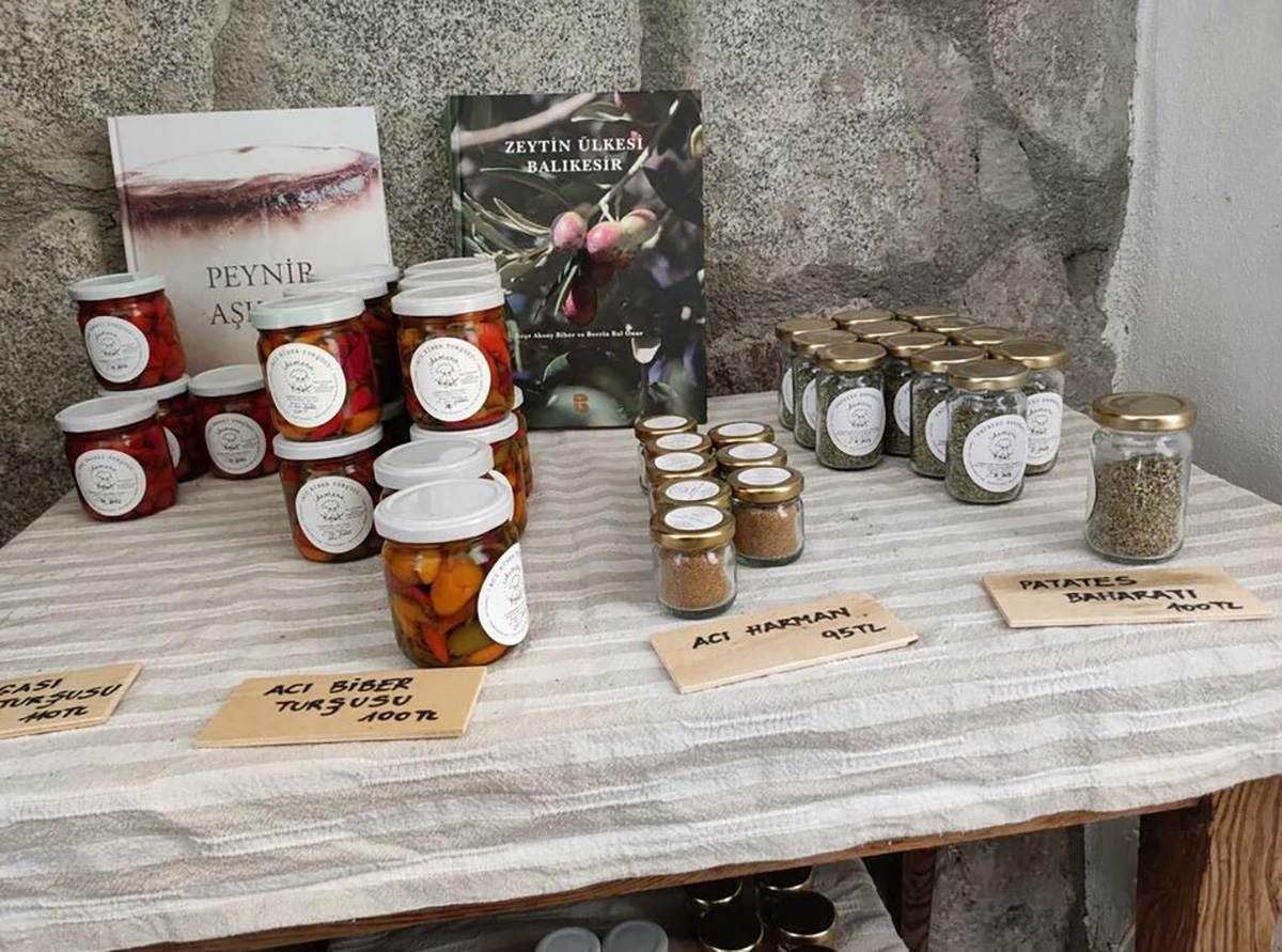 OSTAVILA ŽIVOT U BEČU DA BI RADILA POLJOPRIVREDU U TURSKOM SELU (14).jpg