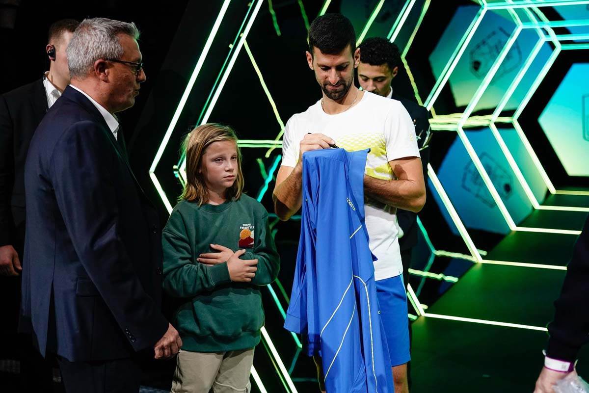 Novak Đoković spasao dete u Parizu 4.jpg