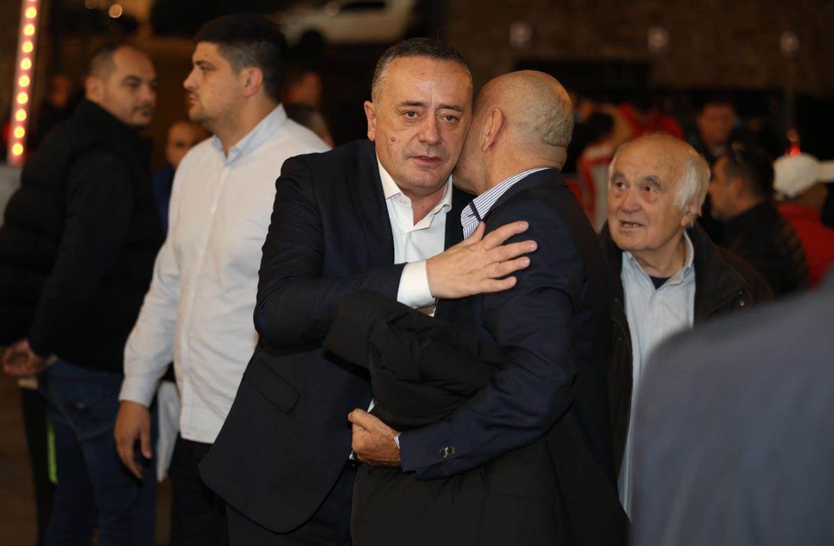 Mirko Kodić na fudbalskoj utakmici nakon smrti sina