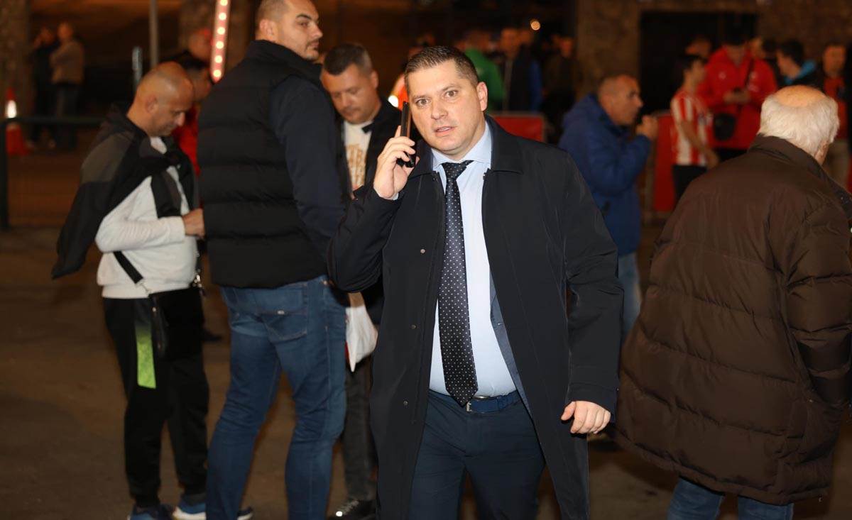 Mirko Kodić na fudbalskoj utakmici nakon smrti sina