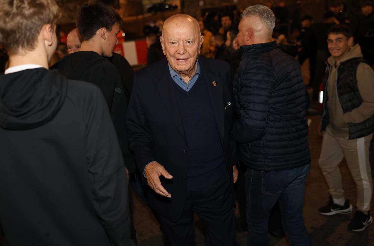 Mirko Kodić na fudbalskoj utakmici nakon smrti sina