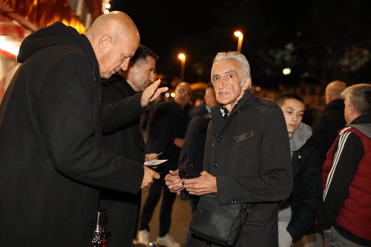 Mirko Kodić na fudbalskoj utakmici nakon smrti sina