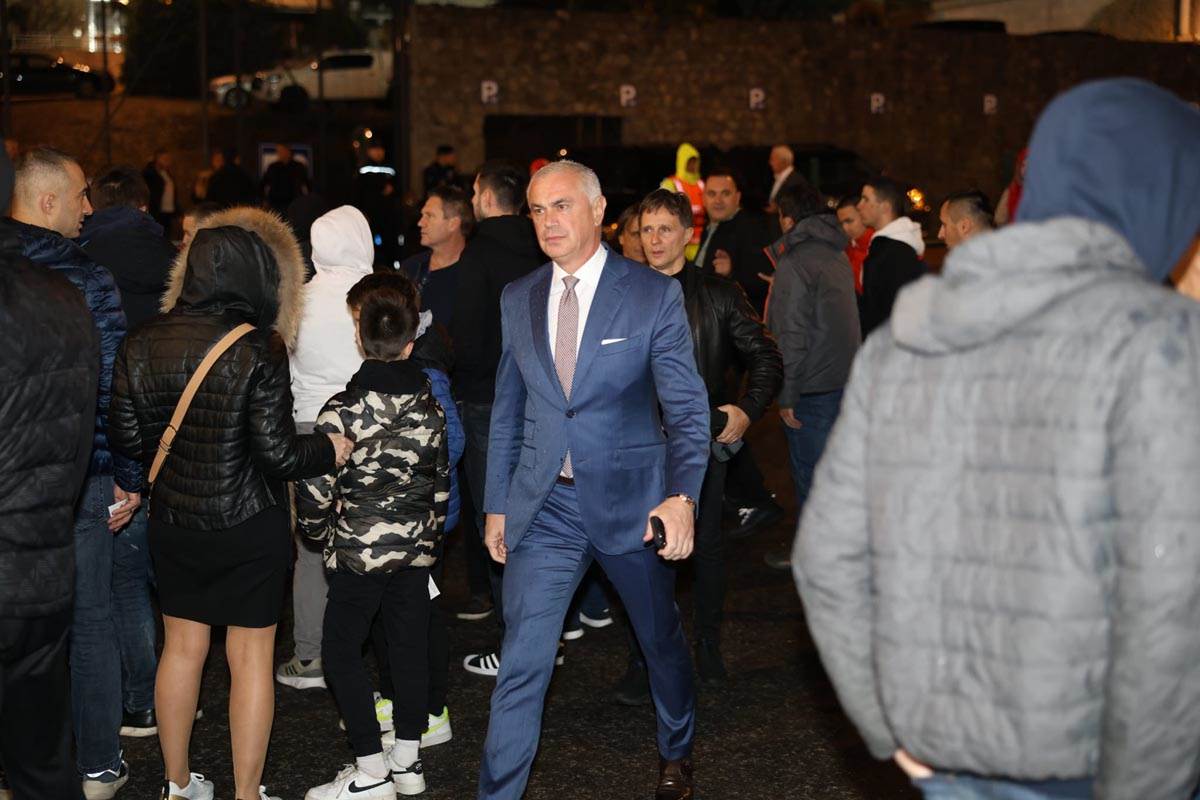 Mirko Kodić na fudbalskoj utakmici nakon smrti sina