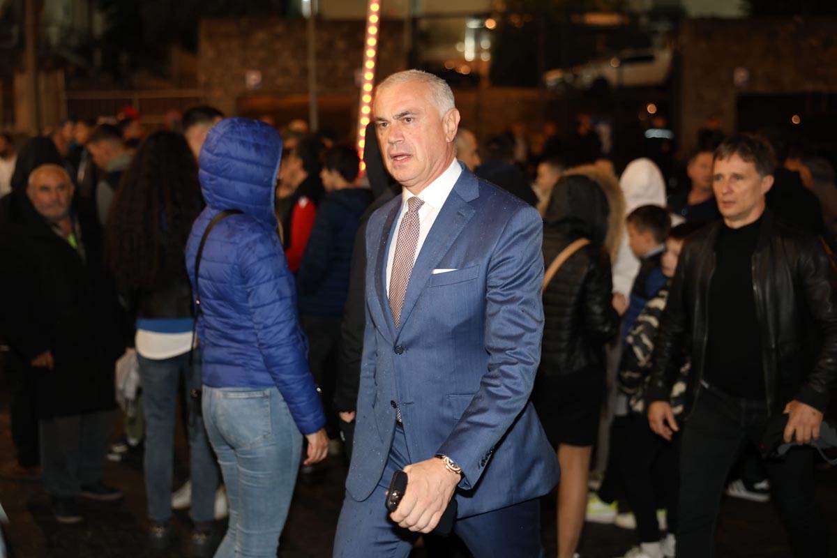 Mirko Kodić na fudbalskoj utakmici nakon smrti sina