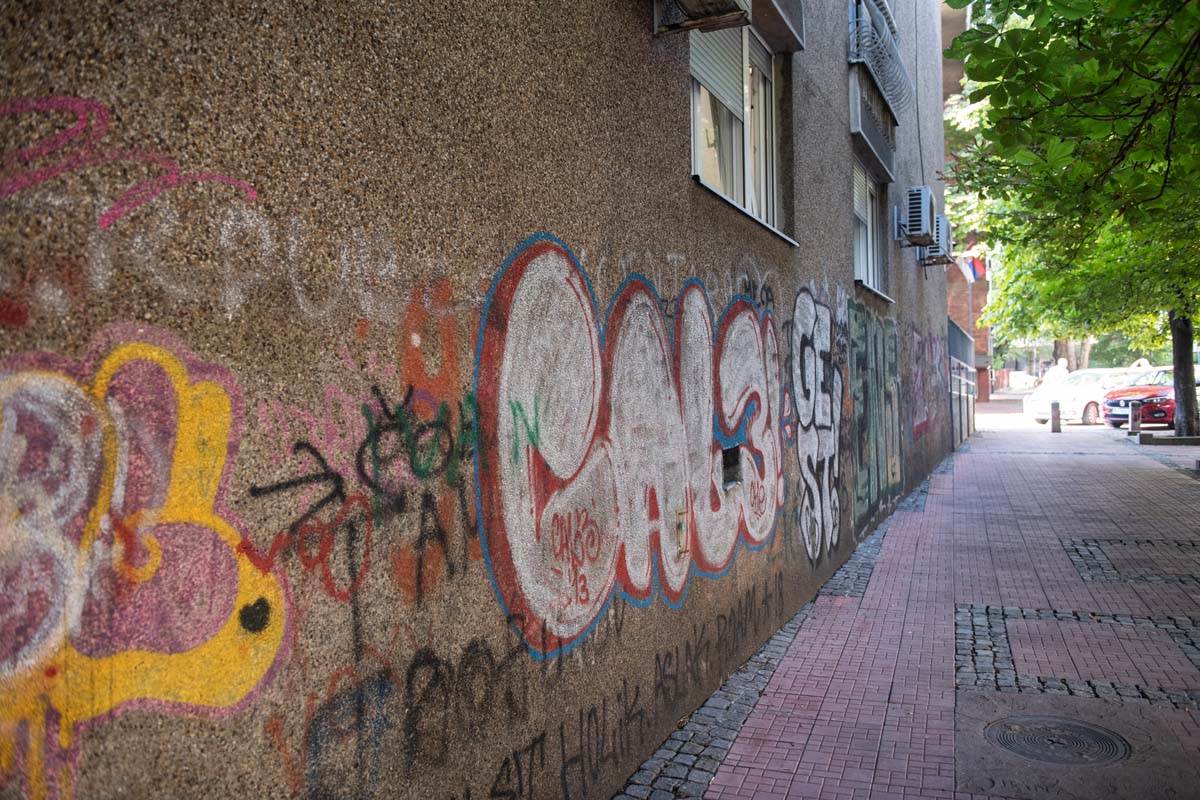 Uklanjanje grafita pre 2.jpg