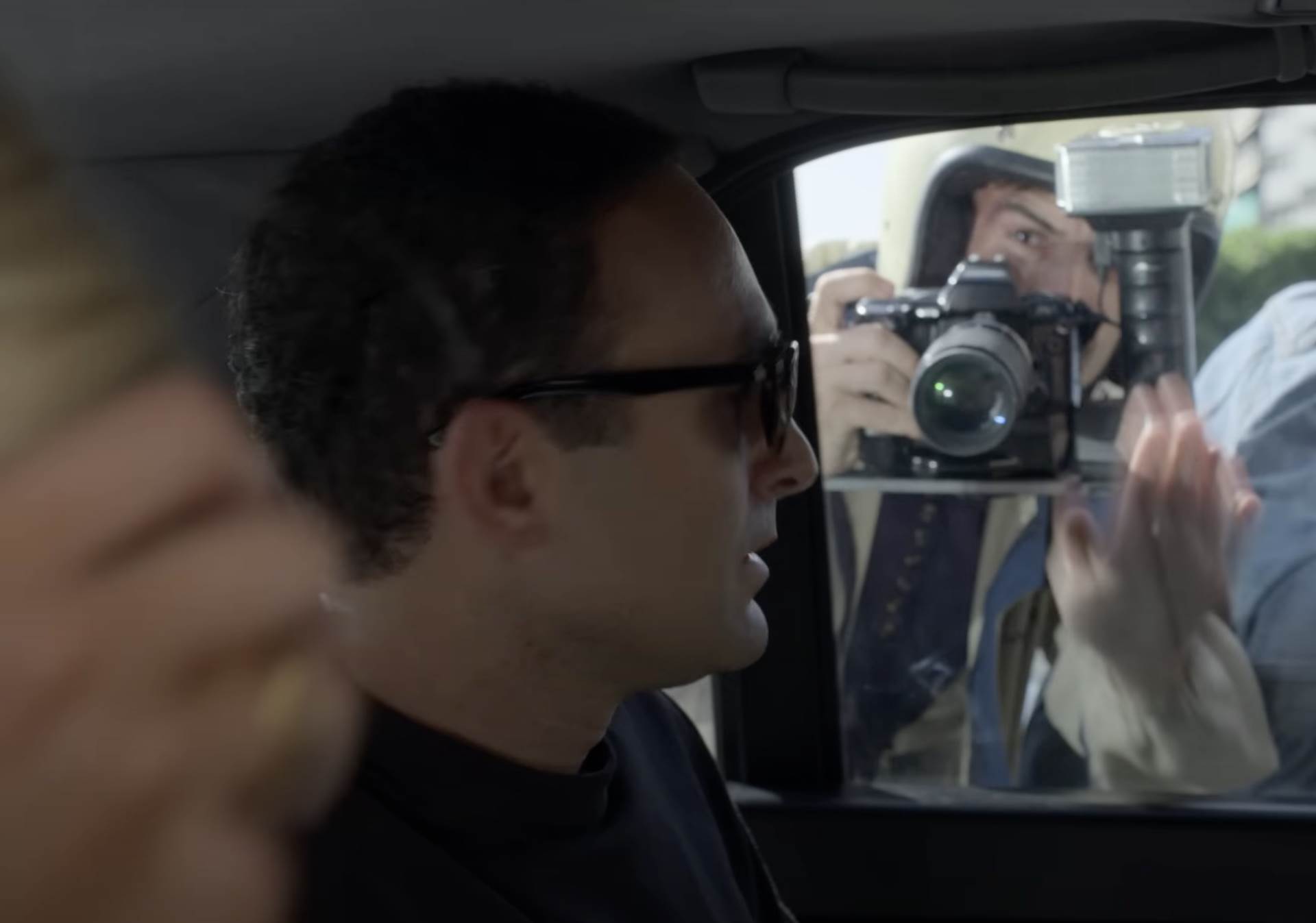 6 sezona serije kruna 8.png