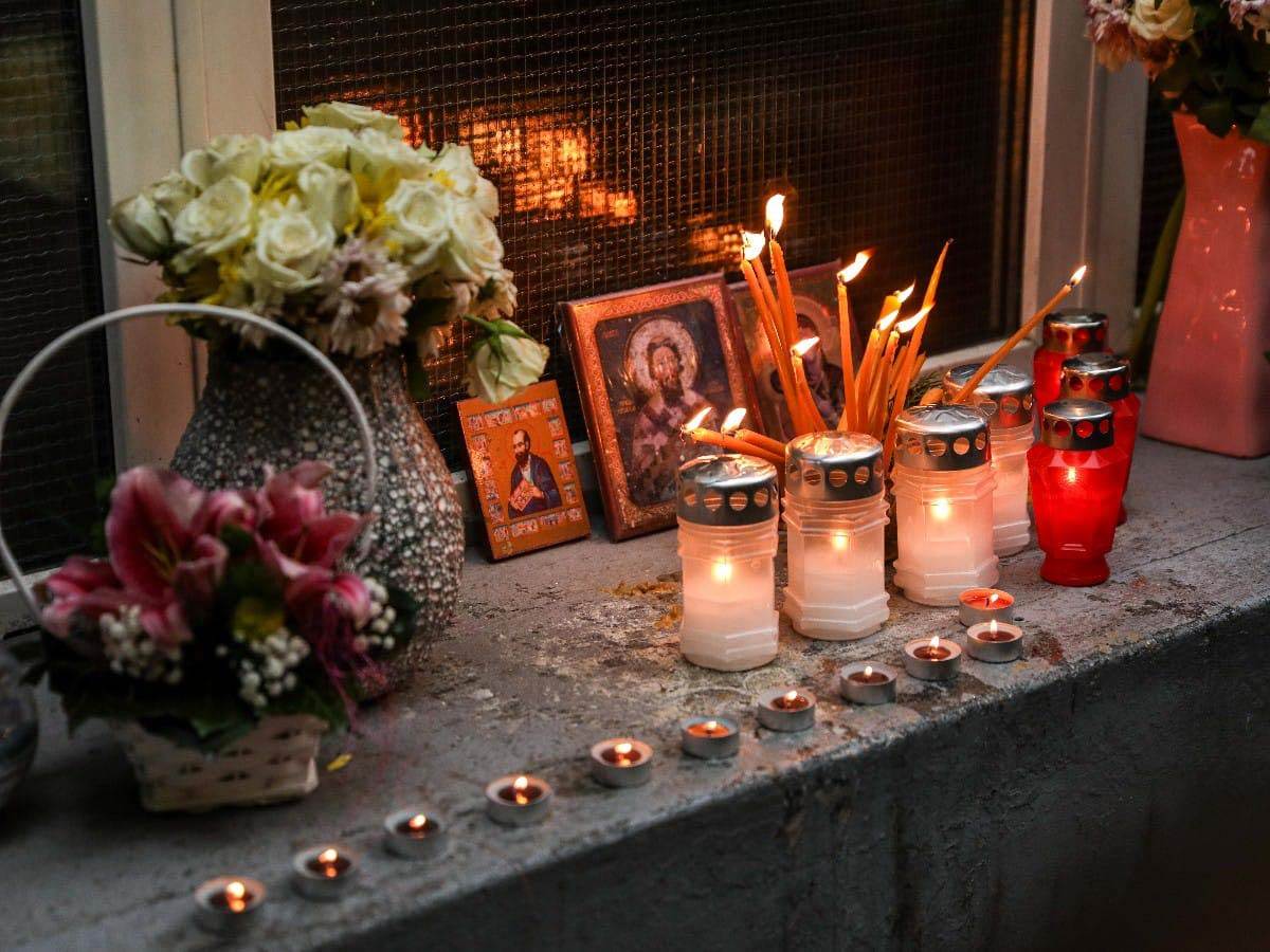 Okupljanje roditelja ispred skole Vladislav Ribnikar 7.jpg