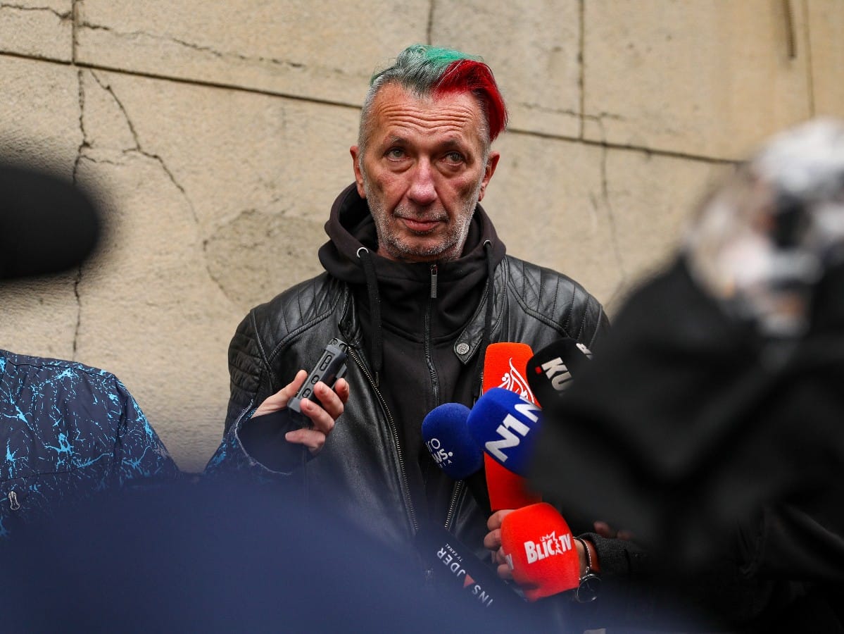 Okupljanje roditelja ispred skole Vladislav Ribnikar 1.jpeg