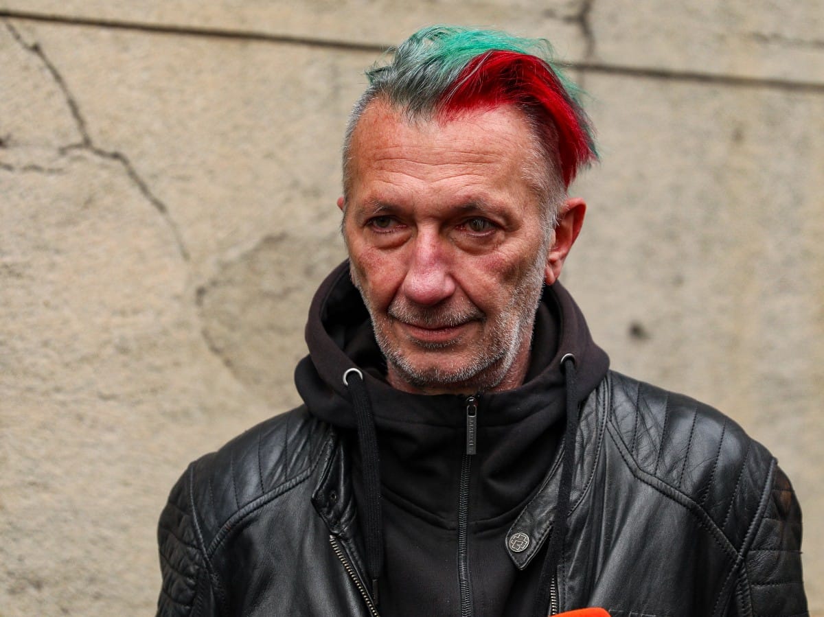 Okupljanje roditelja ispred skole Vladislav Ribnikar 2.jpeg