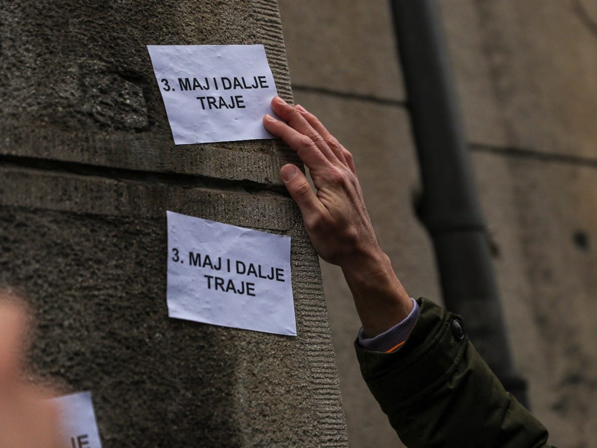 Okupljanje roditelja ispred skole Vladislav Ribnikar 2.jpeg