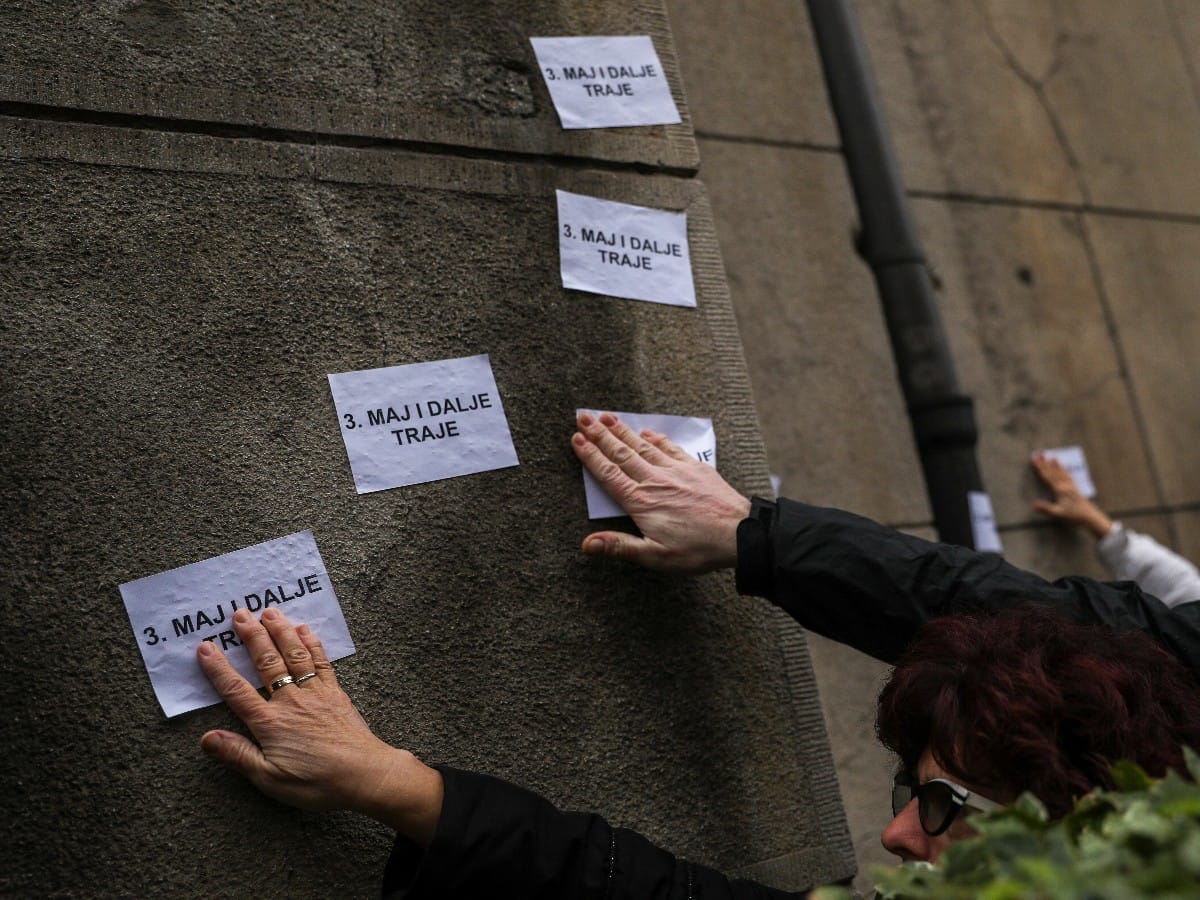 Okupljanje roditelja ispred skole Vladislav Ribnikar 1.jpeg