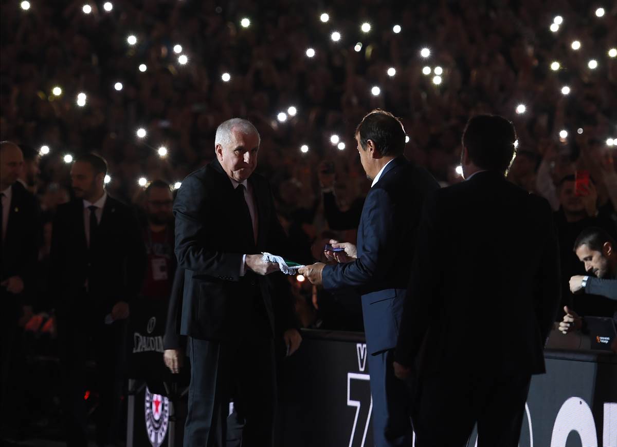 Matijas Lesor i Željko Obradović zagrljaj 