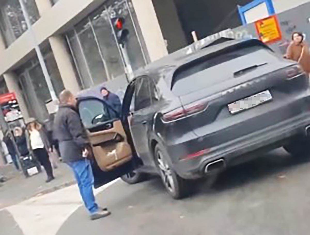 Taksista sekira (3).jpg