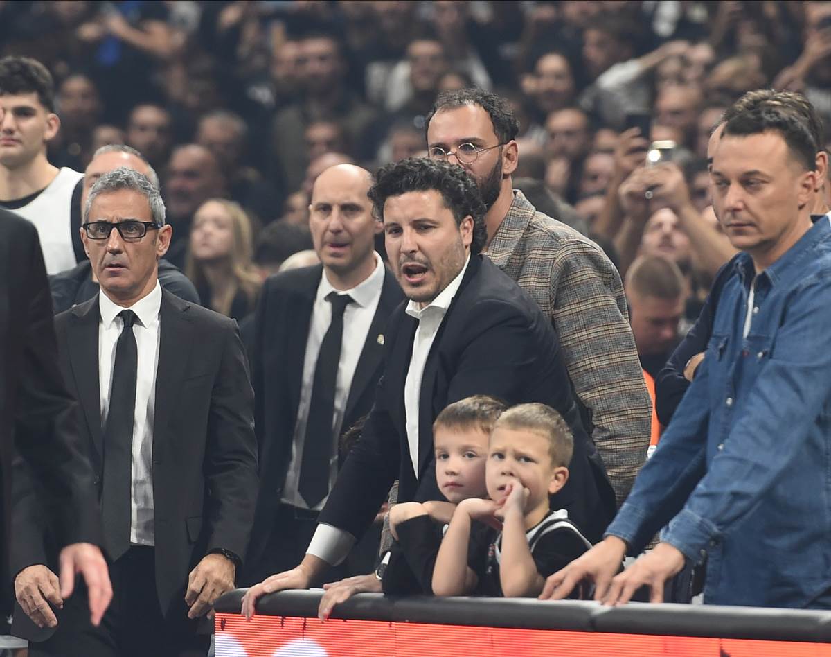 Partizan PAO kraj meča (4).jpg