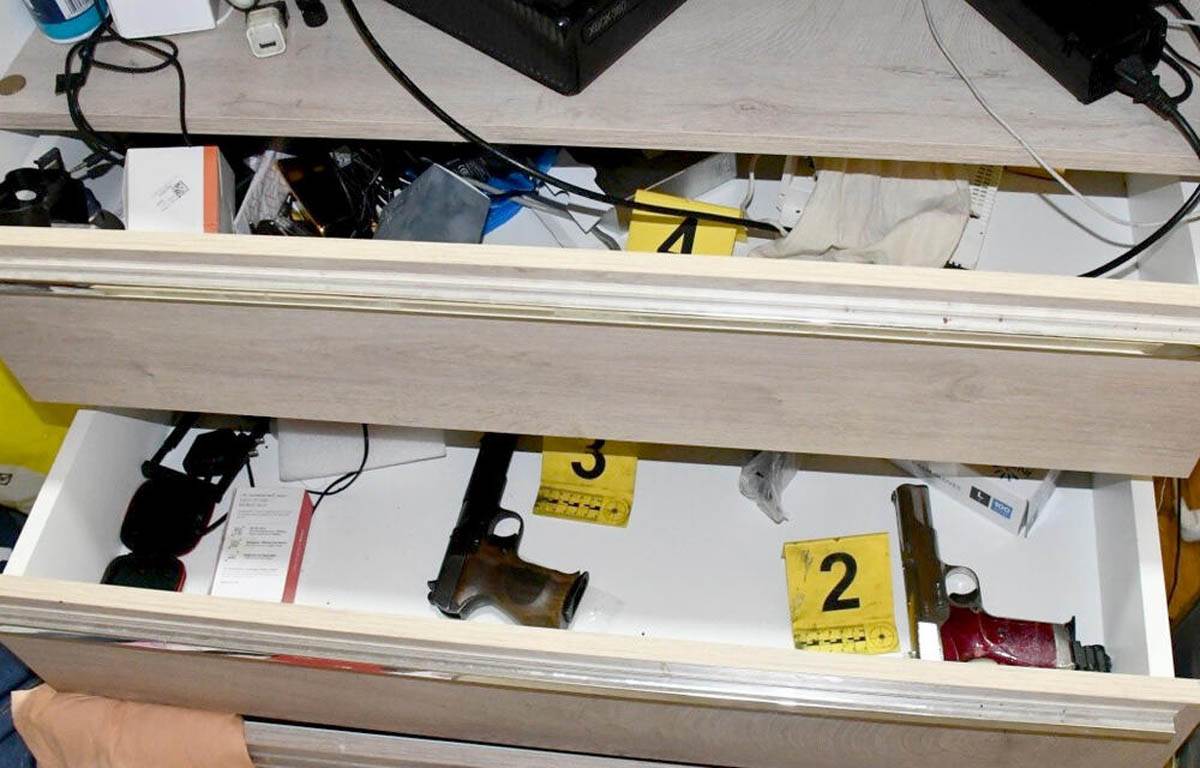 MUP vest, predmeti pretres  (6).jpg