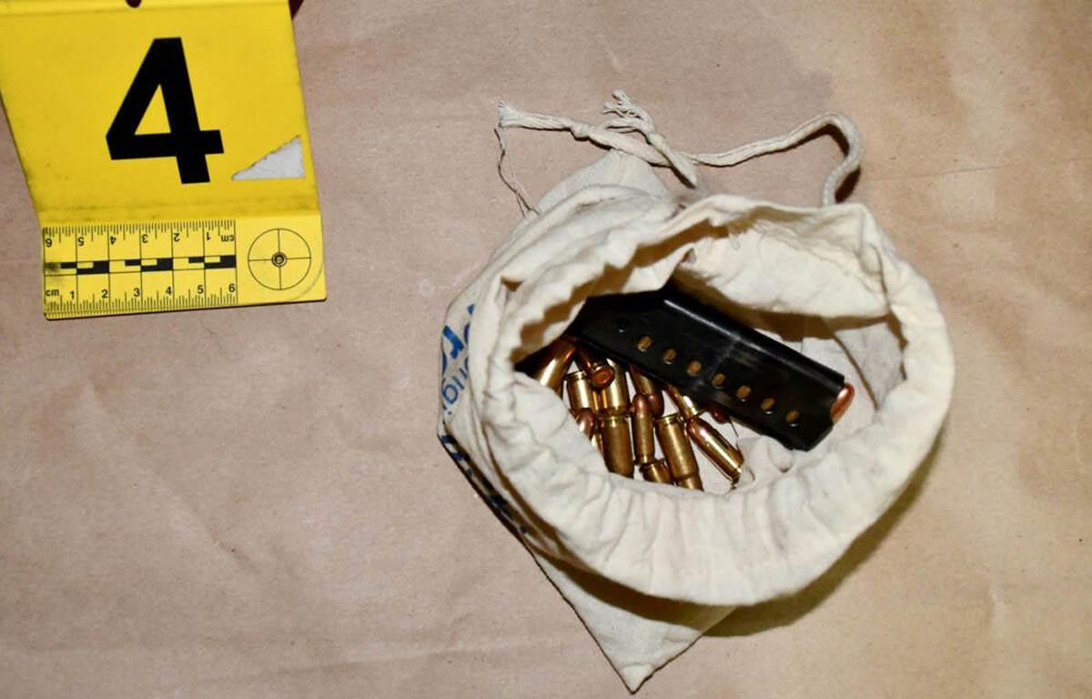 MUP vest, predmeti pretres  (5).jpg