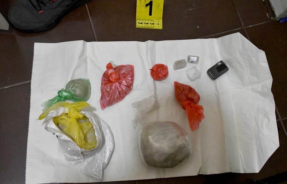 MUP vest, predmeti pretres  (2).jpg