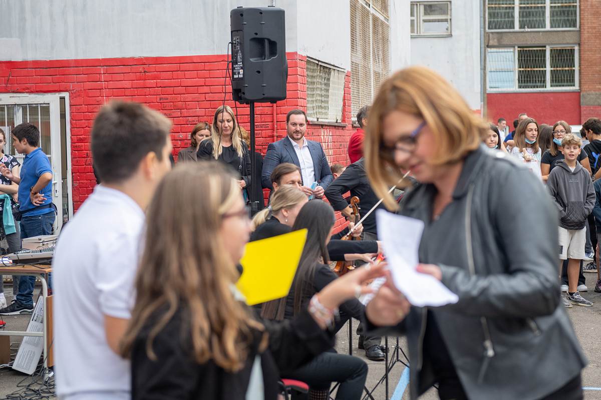 350 DECE U BEOGRADU DOBILO ŠKOLSKU OPREMU (17).jpg