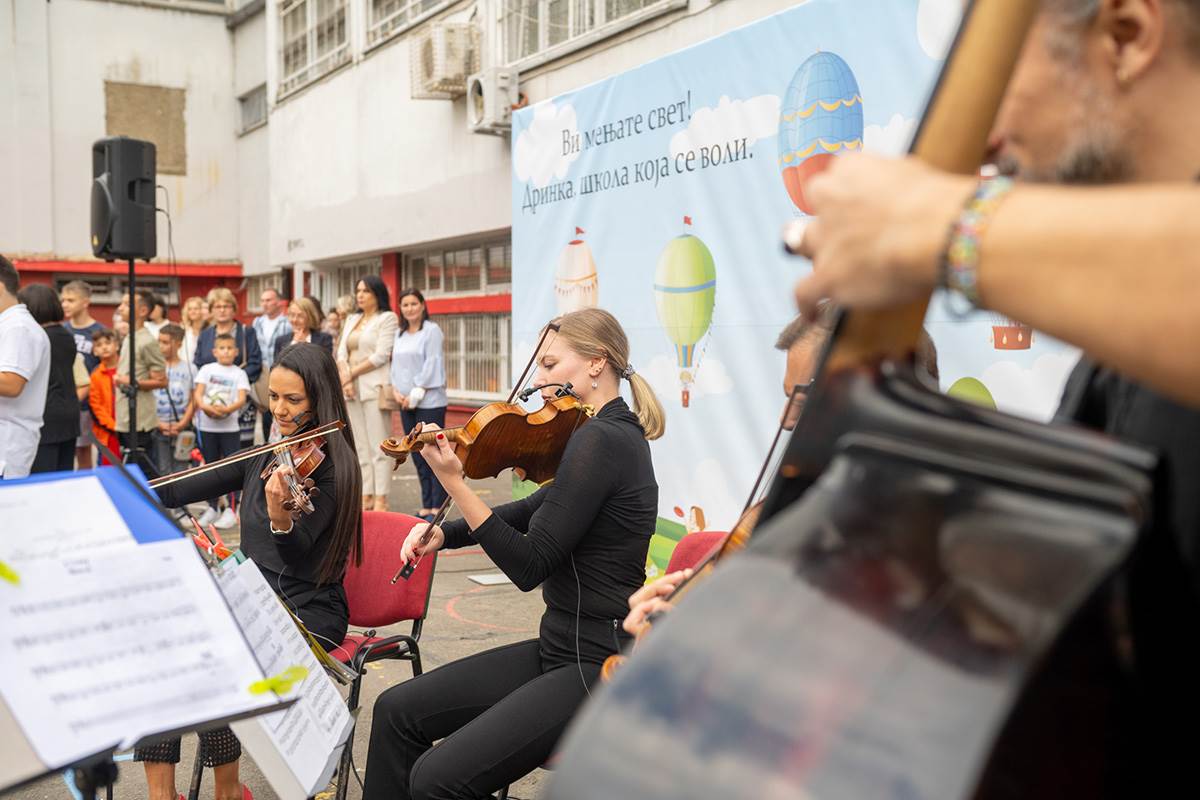 350 DECE U BEOGRADU DOBILO ŠKOLSKU OPREMU (15).jpg