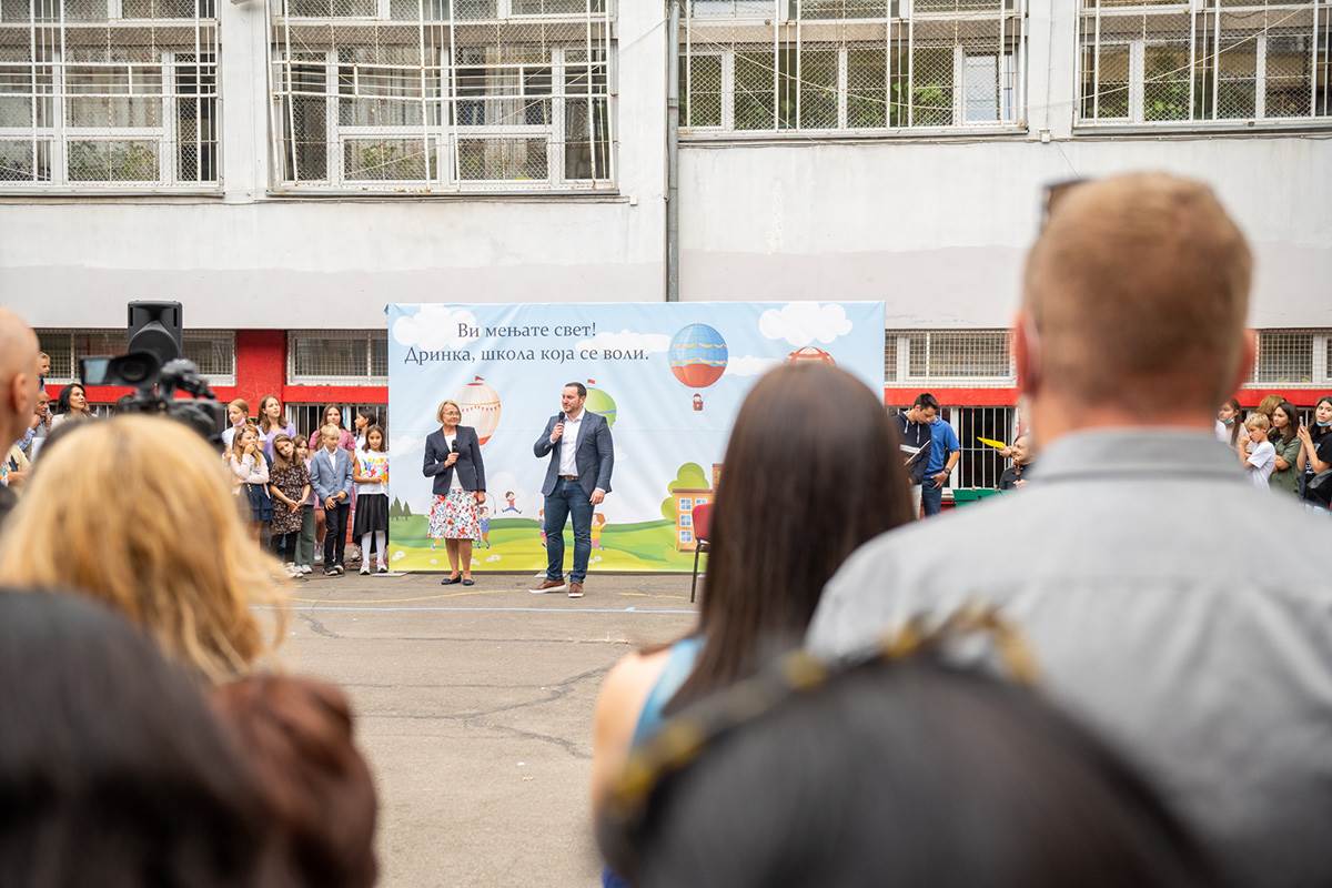 350 DECE U BEOGRADU DOBILO ŠKOLSKU OPREMU (9).jpg