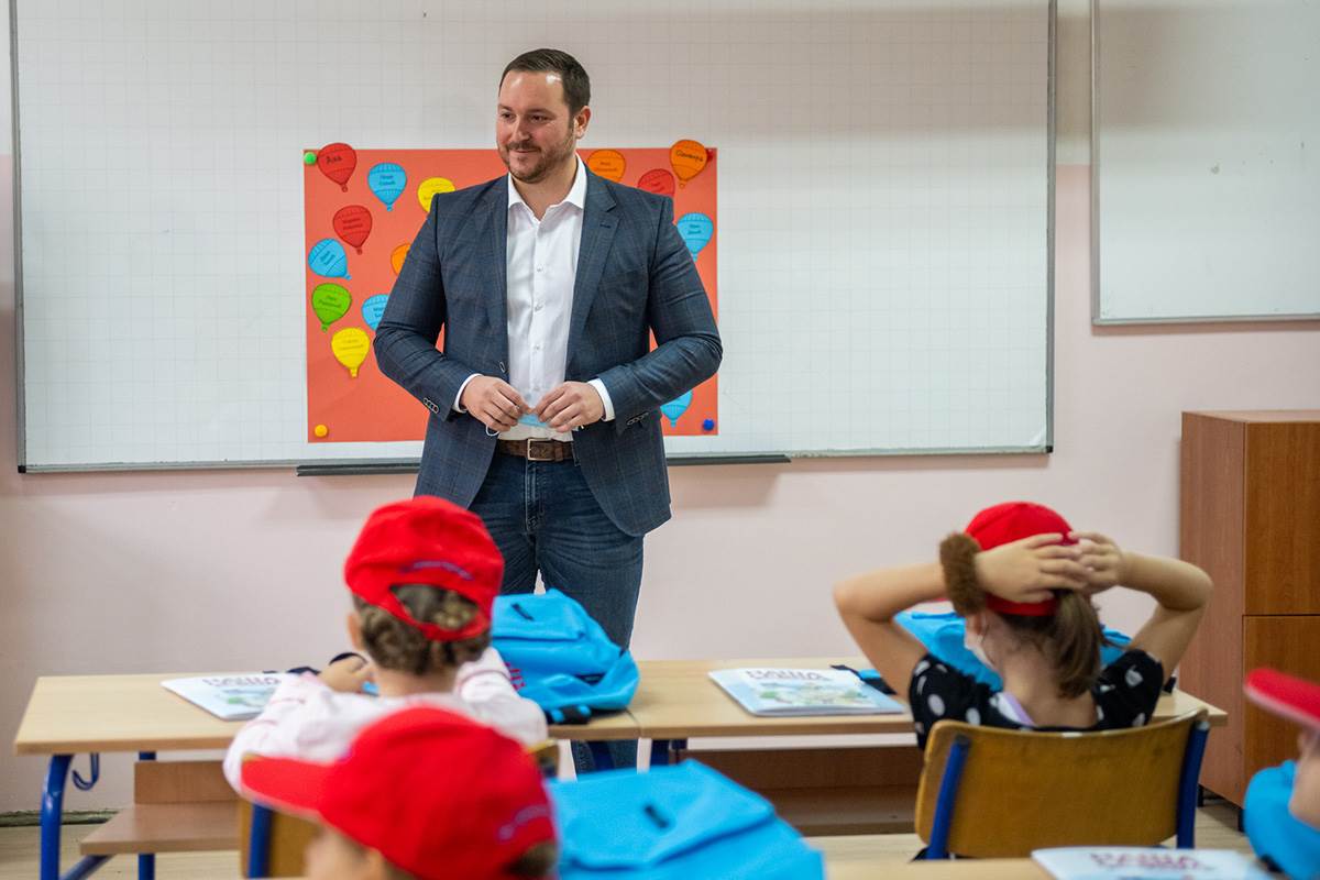 350 DECE U BEOGRADU DOBILO ŠKOLSKU OPREMU (4).jpg