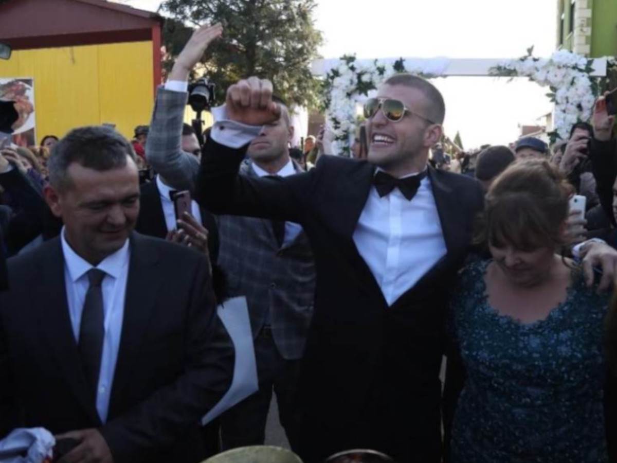 Veljko sa Bogdaninim roditeljima.jpg