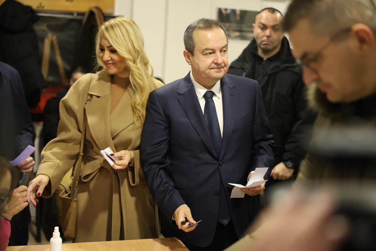 Ivica Dačić glasanje izbori 12.jpg