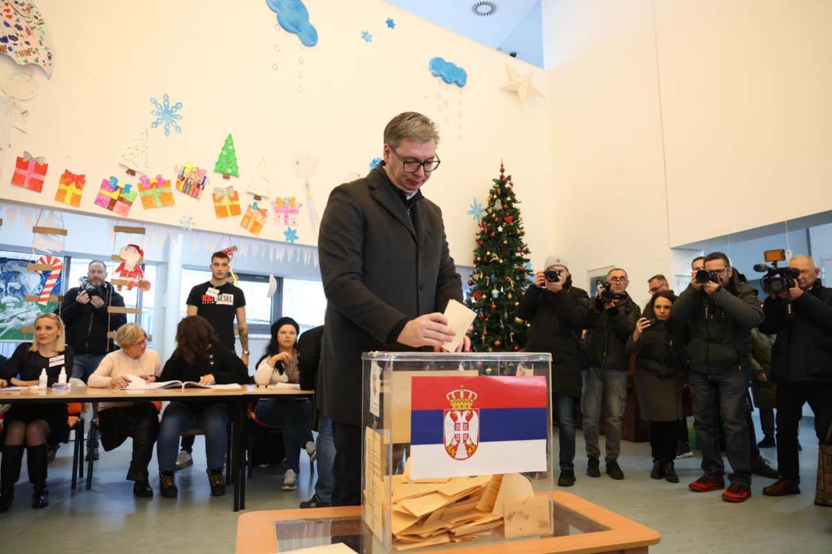 Aleksandar Vučić glasanje izbori 9.jpg
