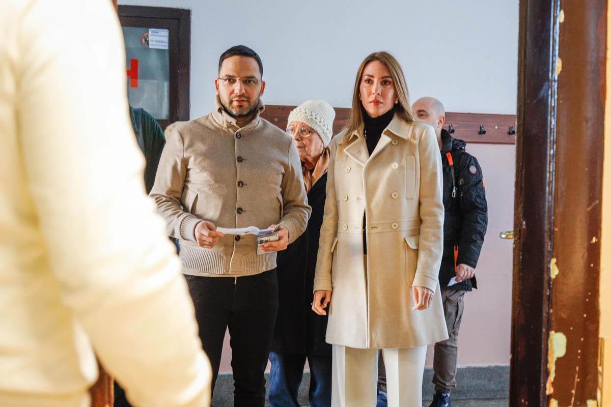 Damir Handanović i Dubravka Đedović izbori glasanje 7.jpg