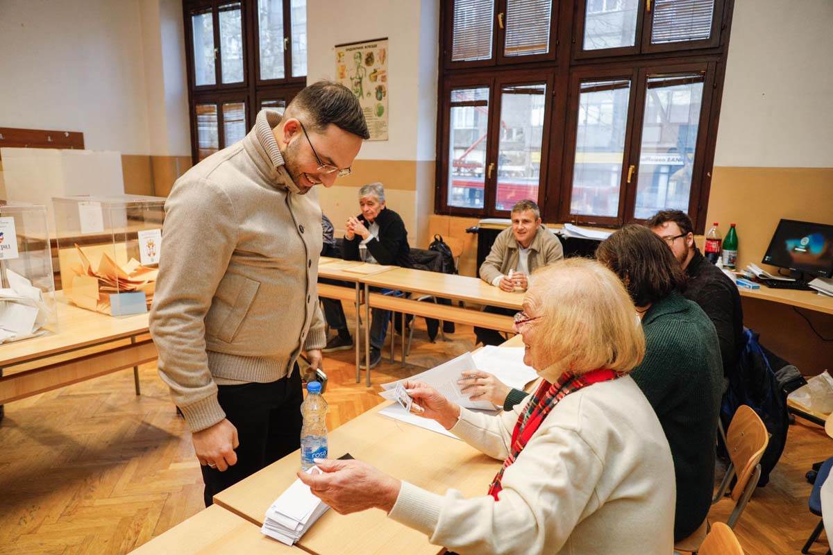 Damir Handanović i Dubravka Đedović izbori glasanje 12.jpg
