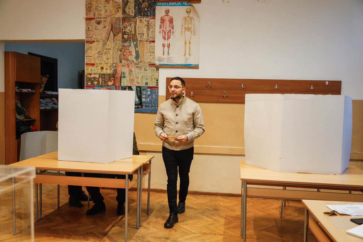 Damir Handanović i Dubravka Đedović izbori glasanje 17.jpg