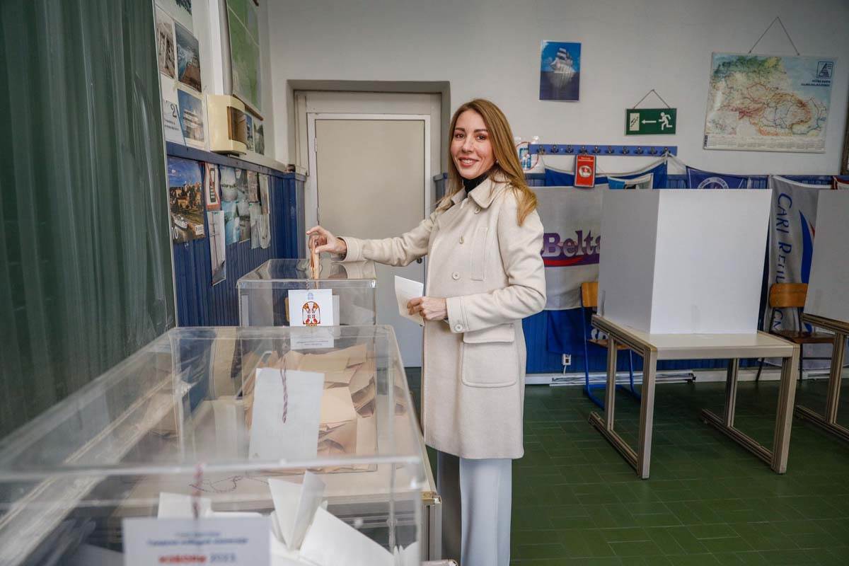 Dubravka Đedović izbori glasanje 10.jpg