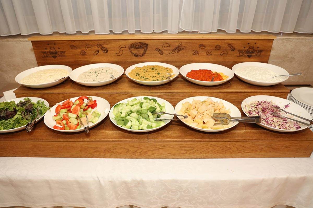 Ko ima najbogatiju a ko najskromniju stranačku trpezu 