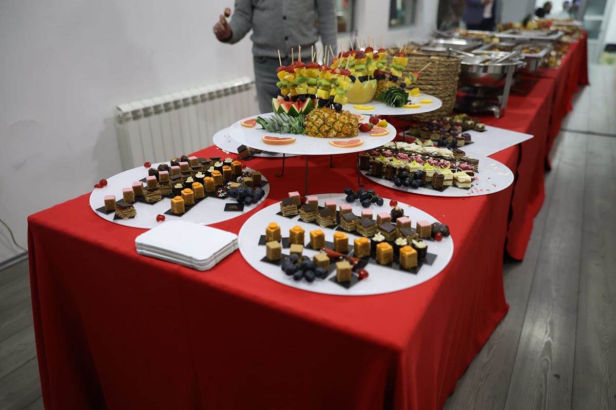 Ko ima najbogatiju a ko najskromniju stranačku trpezu 