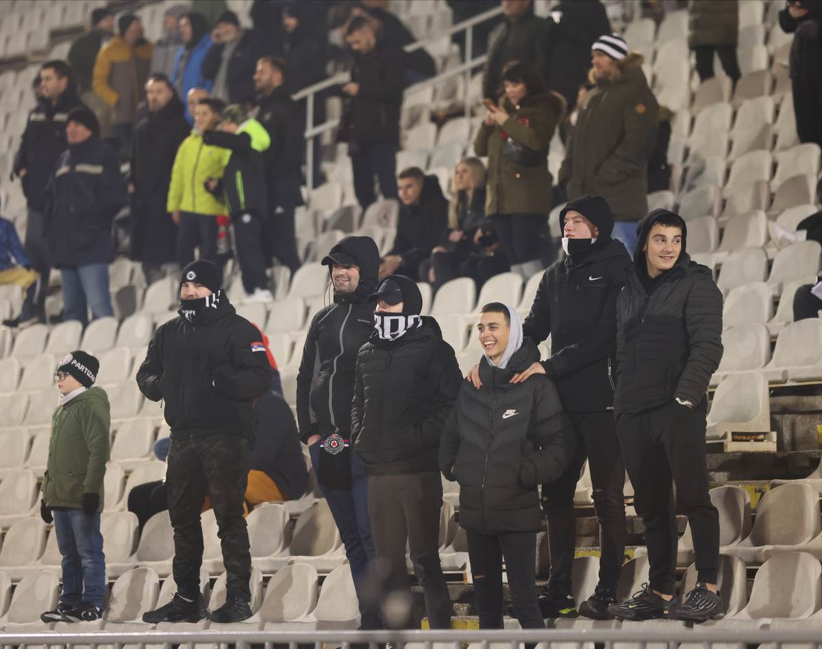 Partizan Crvena Zvezda 171. derbi pre meca (6).jpg